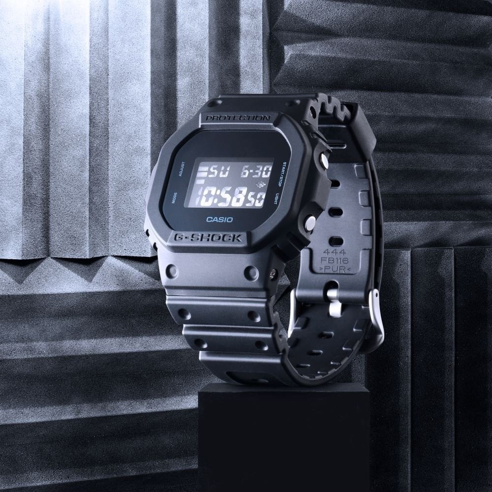 G-SHOCK ICONIC DW-5600BB-1DR Kol Saati