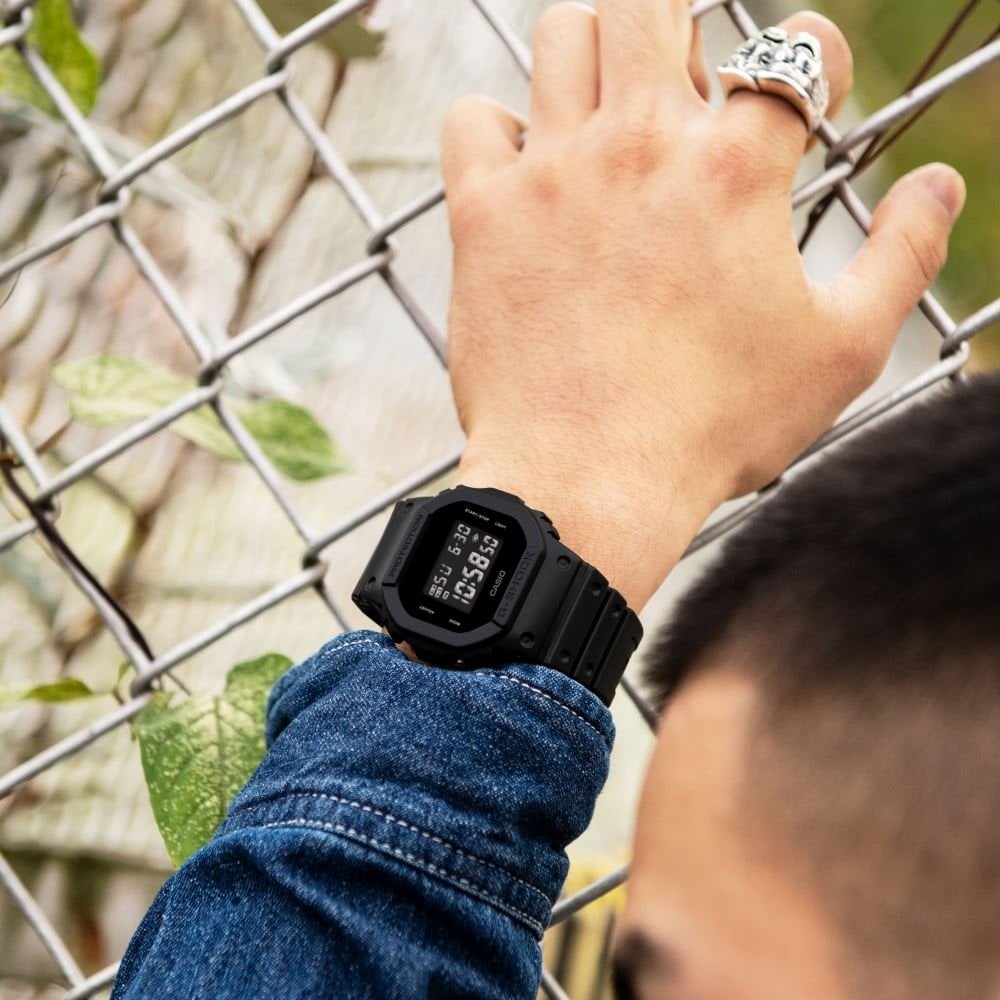 G-SHOCK ICONIC DW-5600UBB-1DR Kol Saati