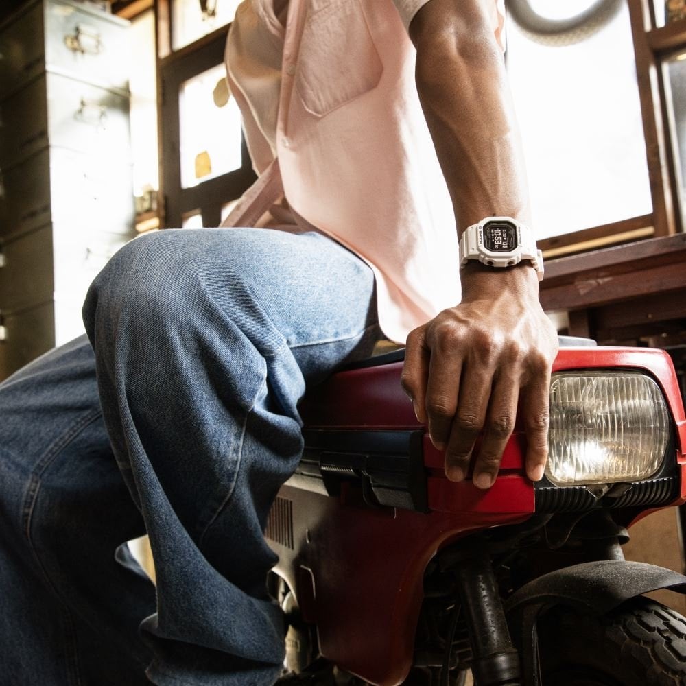 G-SHOCK G-SQUAD DW-H5600-7DR Kol Saati