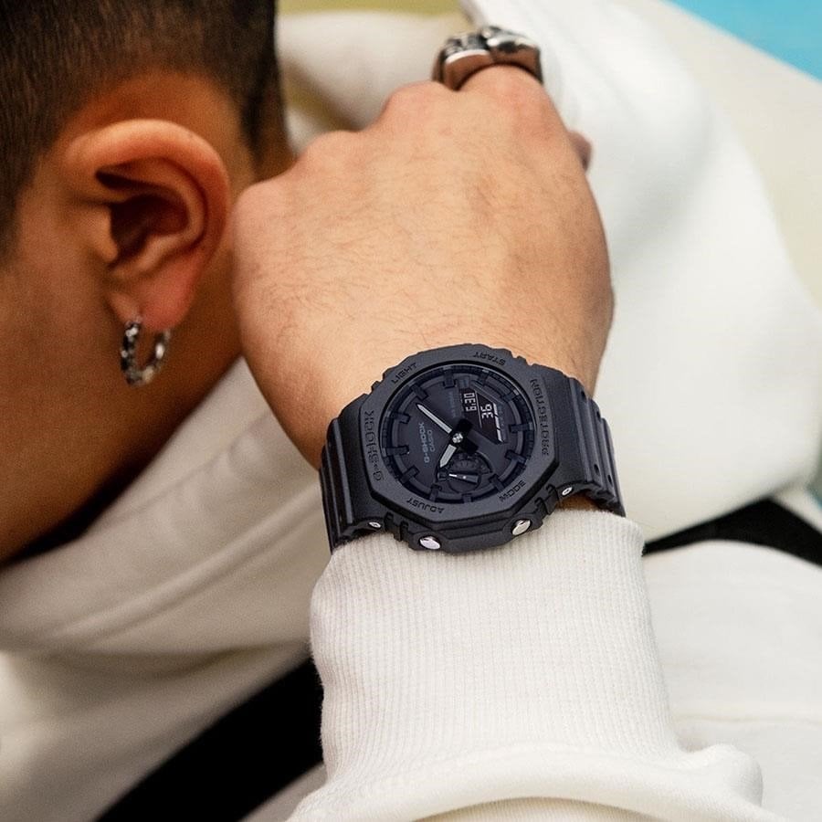 G-SHOCK ICONIC GA-2100-1A1DR Kol Saati